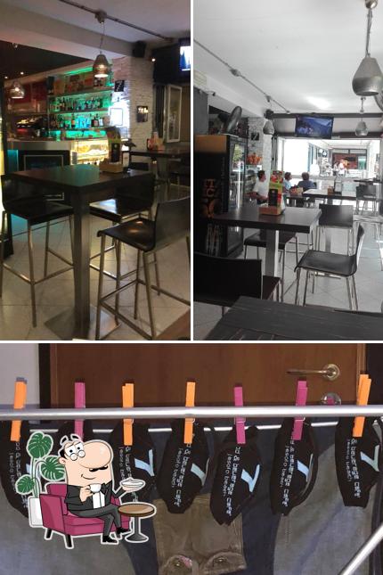 Gli interni di Seven Bar