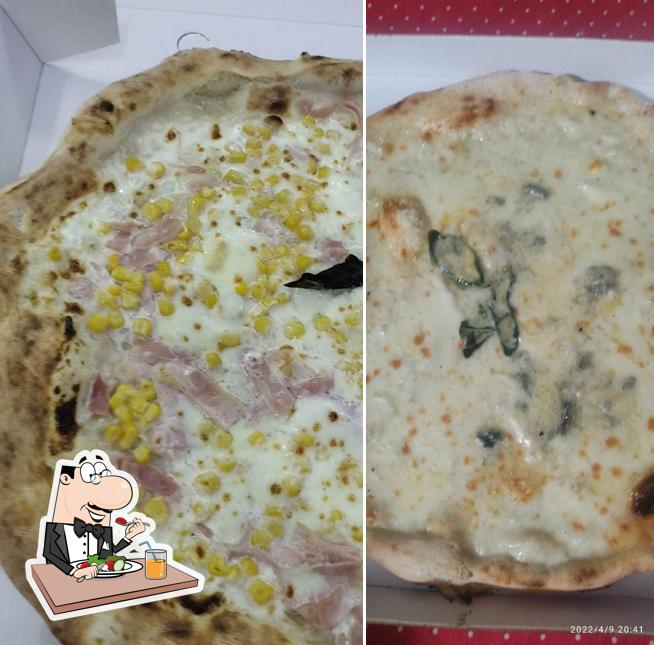 Platti al Pizzeria friggitoria La vecchia Napoli di muto Gianluca