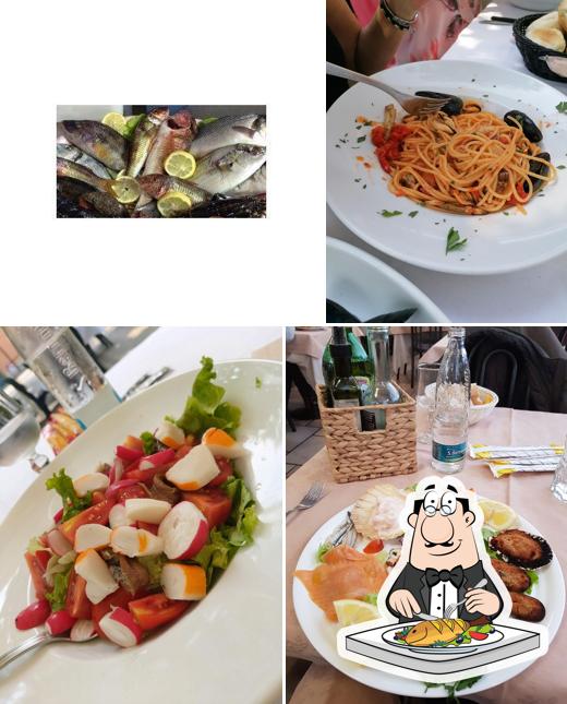 Ristorante Pizzeria La Costiera offre un'ampia selezione di pasti a base di pesce