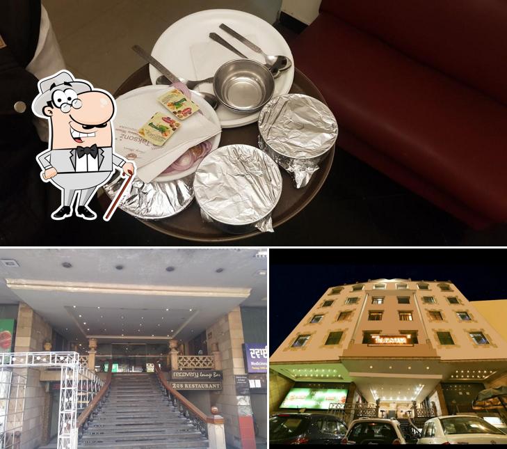 The picture of Hotel The Taksonz’s exterior and food