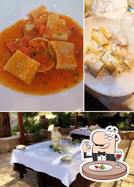 La foto della cibo e interni di Camarelle