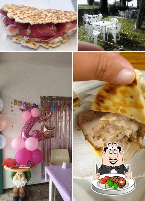 Ordina i un pasto a base di carne a La Piadarola Di Godo