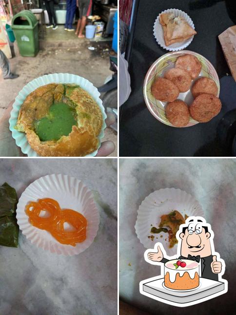 Look at the photo of Bateshwar Kachori Samose Waale
