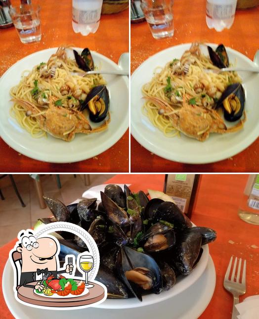Ordina la cucina di mare a Trattoria Dell'Antiquario