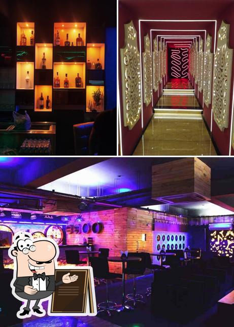 The image of CLUB VENOM’s exterior and wine