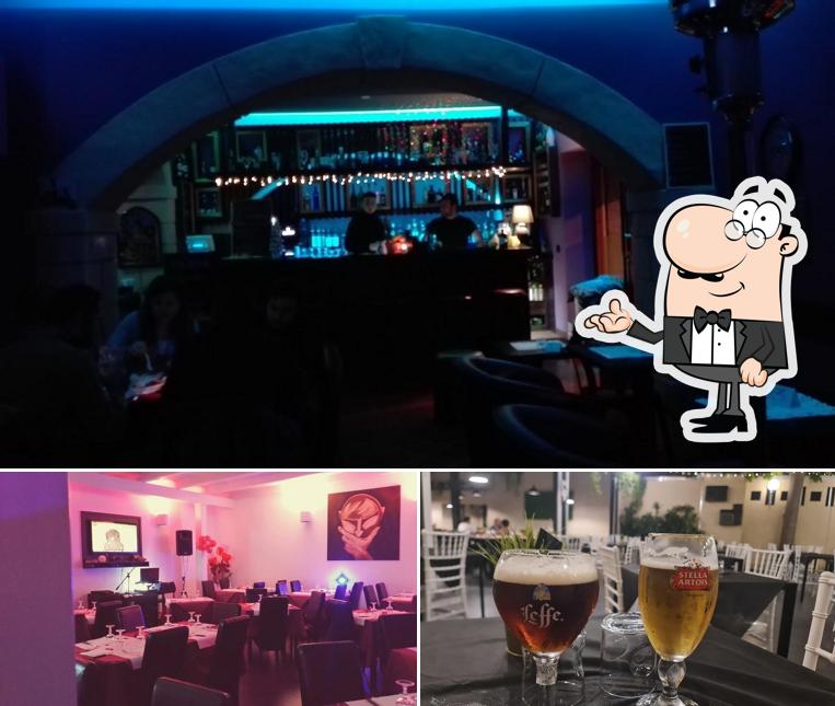 Questa è la immagine che raffigura la interni e bancone da bar di Quellidellanotteofficial