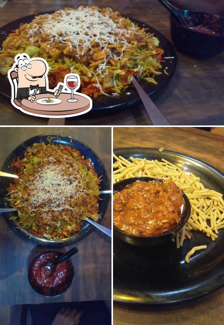 Food at 3D Dil Dosti Duniyadari Food Junction