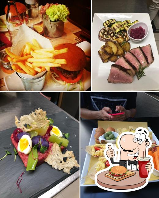 Prenditi un hamburger a Up Town Restaurant & Spirits