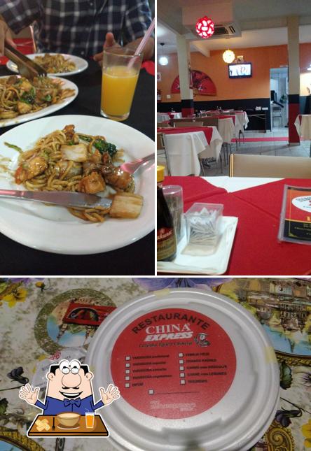 Comida em Restaurante China Express Sumaré