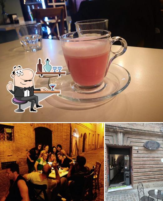 Gli interni di Caffè Del Corso Vine Bar