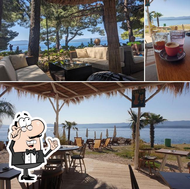 Dai un’occhiata alla foto che raffigura la interni e cibo di Buffet Coffee