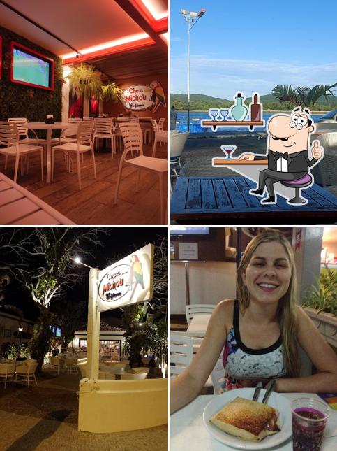 O interior do Chez Michou Crêperie - Cabo Frio