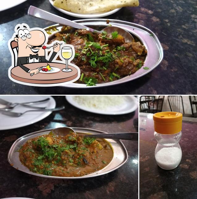 The image of food and beverage at Laxman Hotel
