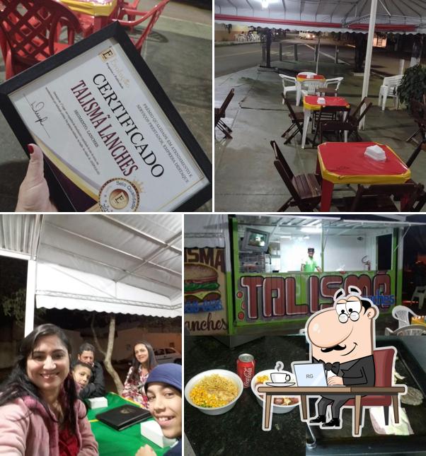 O interior do Talismã Lanches