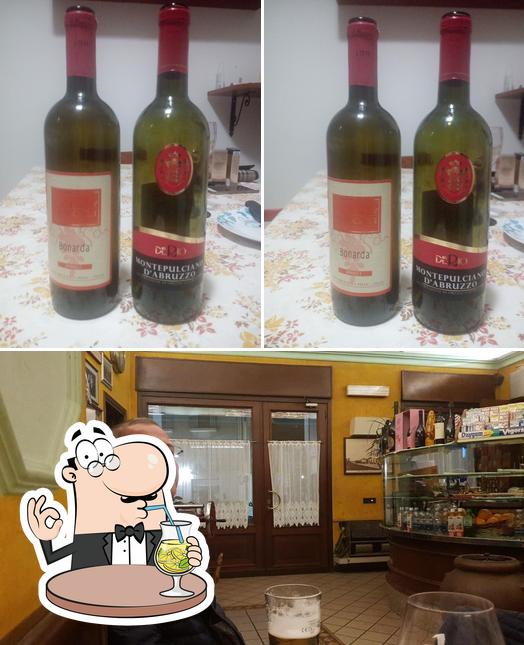 La foto della bevanda e interni di Caffè del Peso