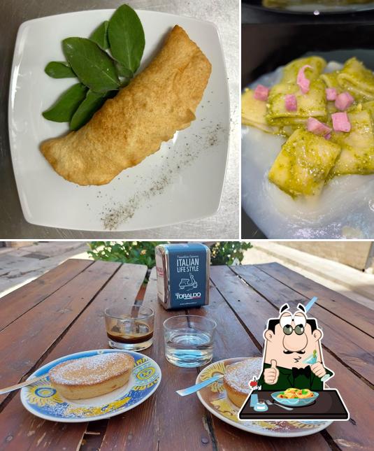 La cibo e interni del ristorante