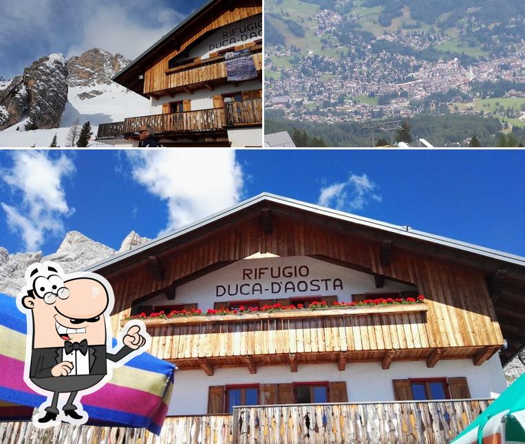 Goditi la vista dagli esterni di Rifugio Duca d'Aosta