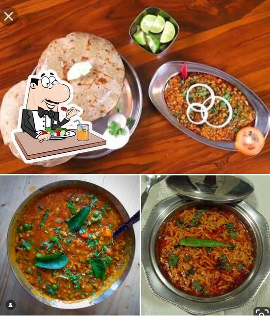 Food at Thakar Kathiyawadi