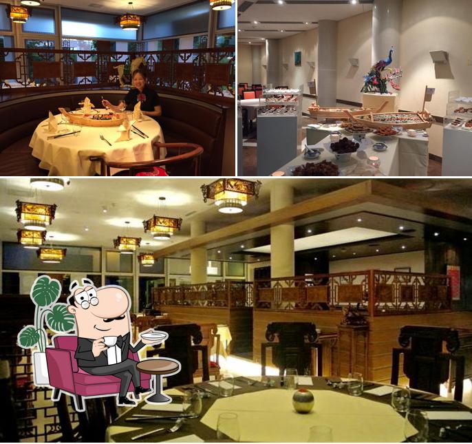 Dai un'occhiata agli interni di Restaurant Shangri-La