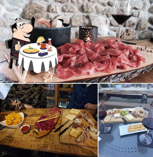 Piatto di formaggi al Bar à Vin REMPART