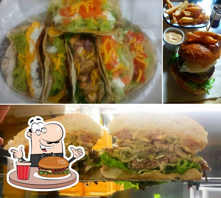 Ordina un hamburger a Taco Mania