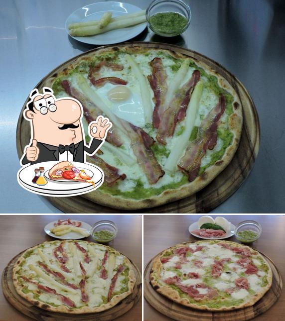 Scegli tra le svariate varianti di pizza