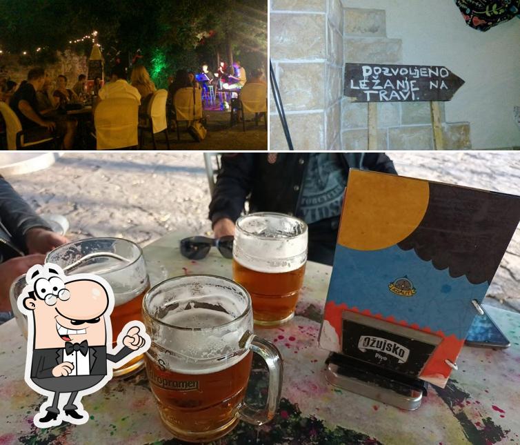 Siediti a un tavolo di Azimut