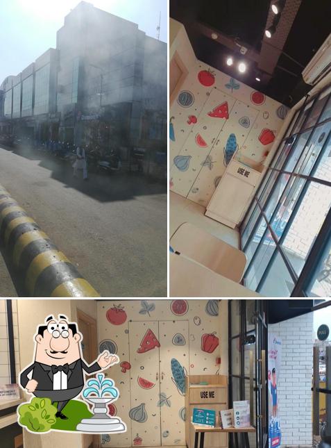 The exterior of Domino's Pizza Railway Station, Raipur