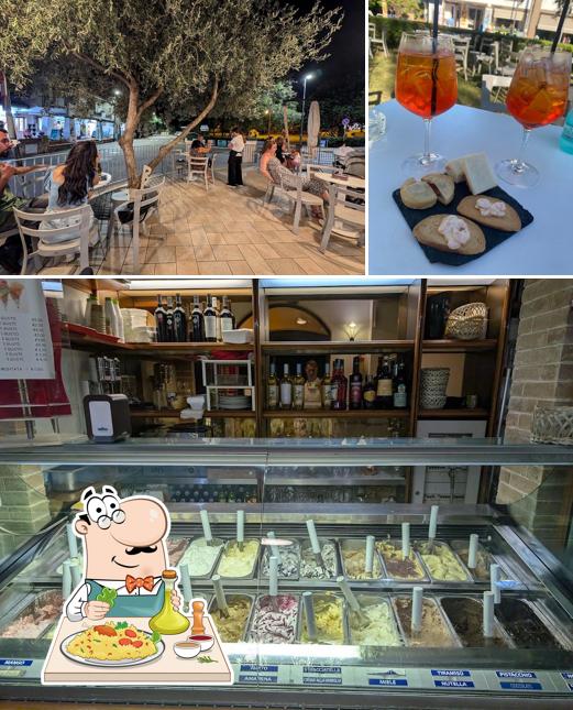 Tra le varie cose da Gelateria Artigianale si possono trovare la cibo e interni