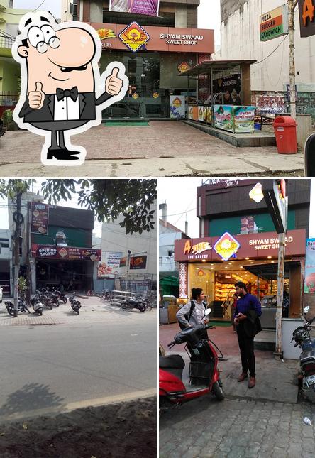 Here's a photo of Hari's Bakery