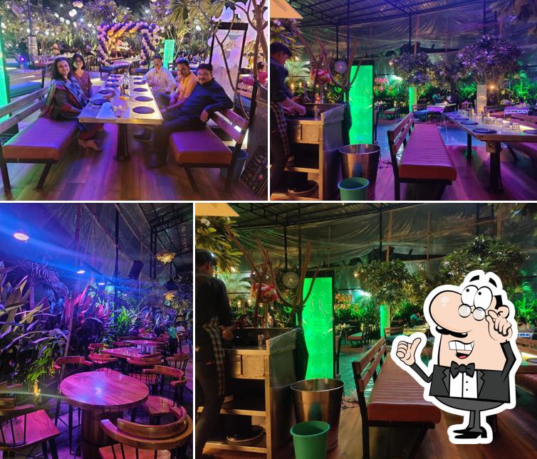 Check out how Green Leaf Family Restaurant, Lounge and Pub kalyan looks inside
