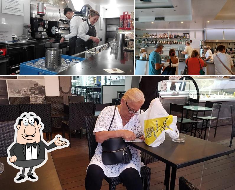 Siediti a un tavolo di Bar Pasticceria La Lucciola