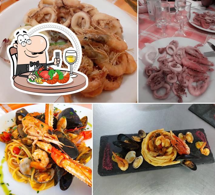 Prenditi tra i vari piatti di mare offerti a La Giara - Hotel, Ristorante e Pizzeria