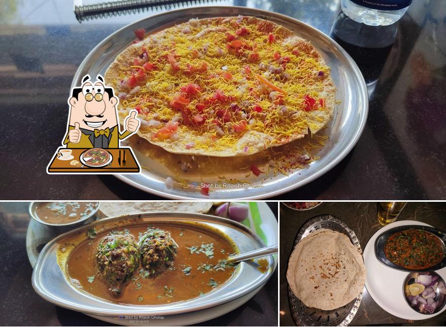 Try out pizza at Hotel Shakti Palace Resto & Bar
