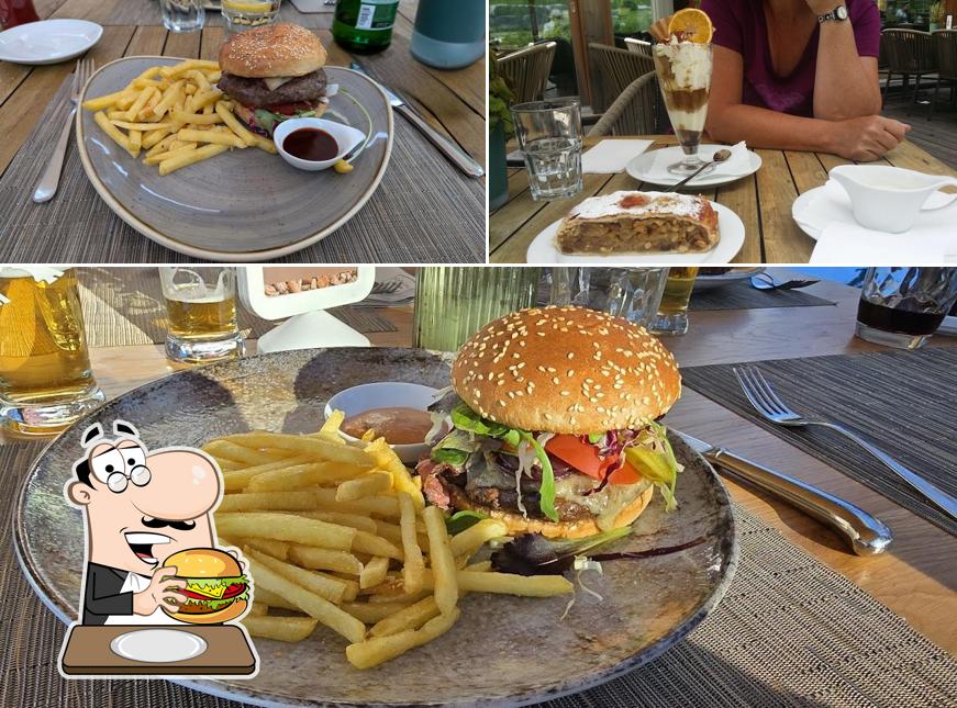 Ordina un hamburger a Restaurant Piste 21