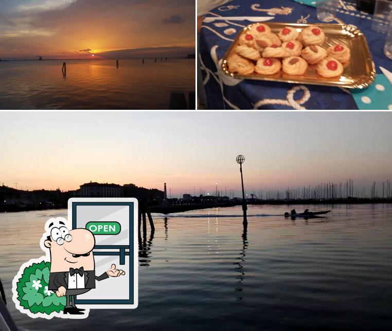 Tra le diverse cose da Porto Turistico San Felice si possono trovare la esterno e torta