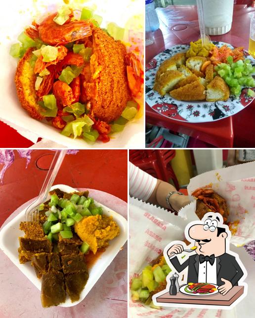 Platos en Acarajé da Nide