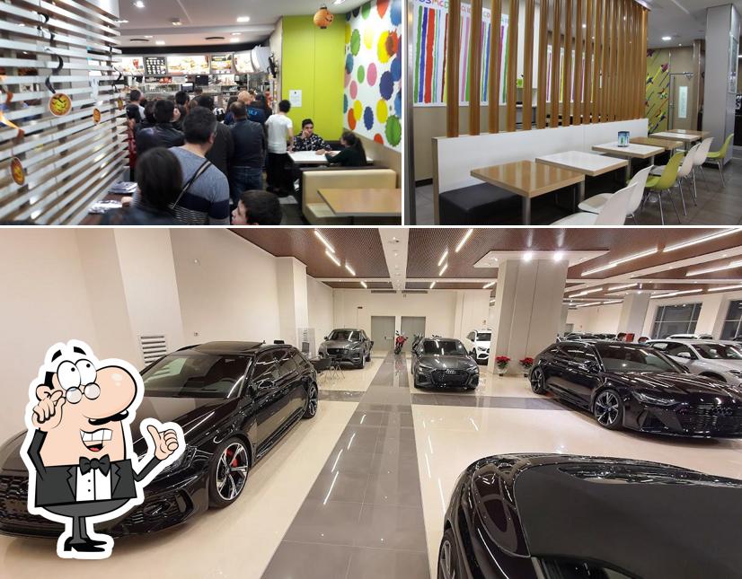 Gli interni di McDonald's San Prisco