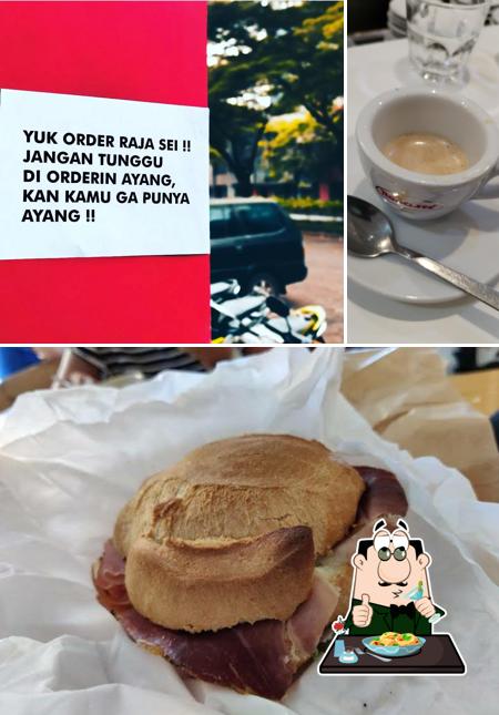 Bar Romacafè si caratterizza per la cibo e esterno