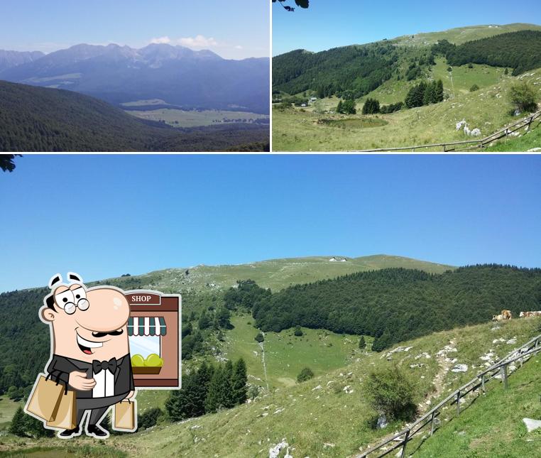 Puoi goderti l'aria fresca da seduto all'esterno di Rifugio Alpino Vallorch