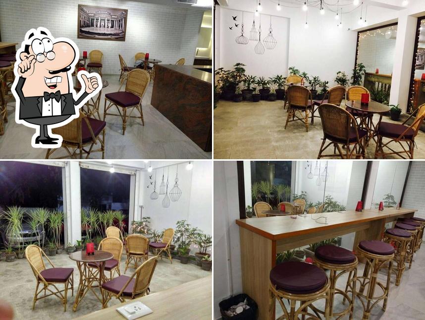 Take a seat at one of the tables at Gelateria Montecatini Terme