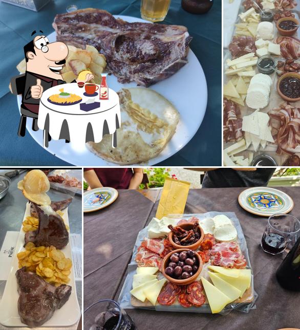 Piatto di formaggi al FATTORIA PAESE GRIGLIERIA E CASEIFICIO