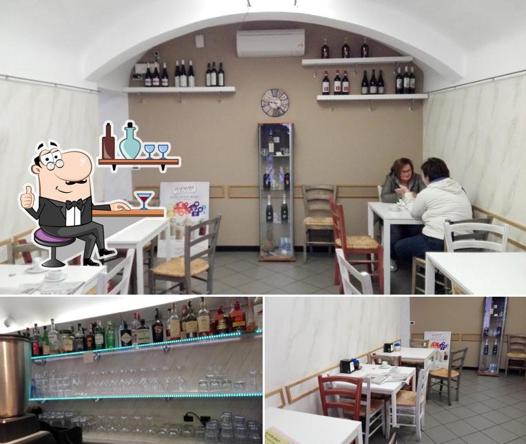 Gli interni di Scorpion Bar