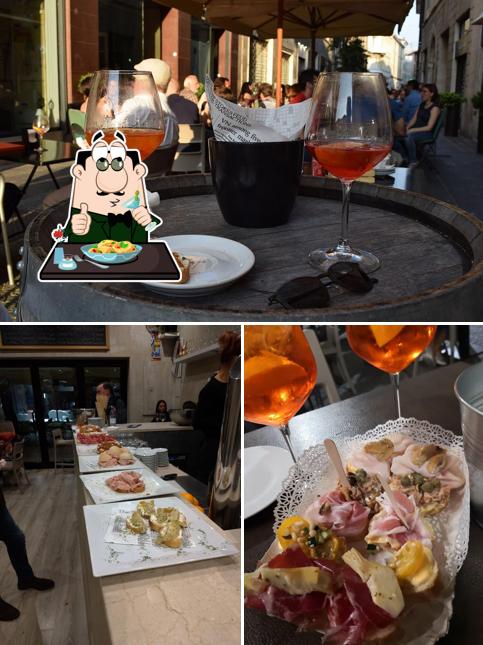 La foto della cibo e bancone da bar di Bar Chinotto