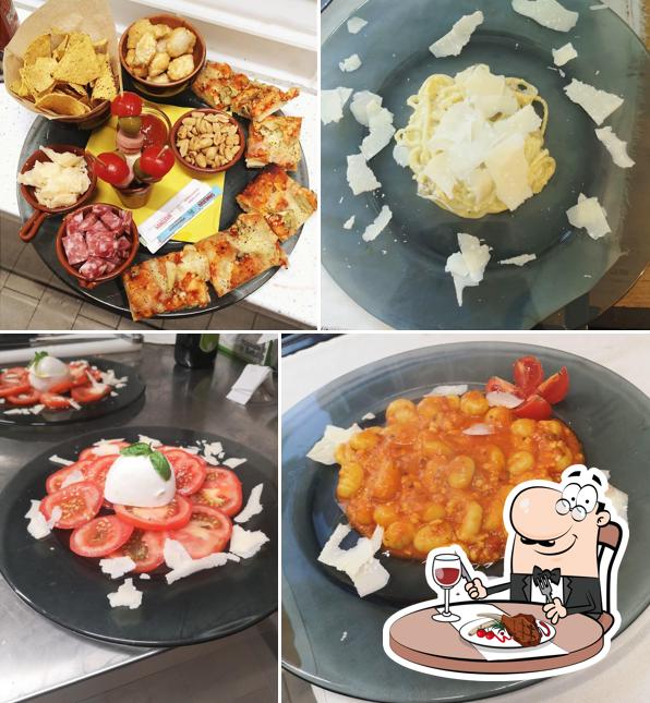 Ordina i un pasto a base di carne a Bar Il Clubbino