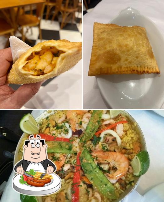 Comida em Restaurante Naval