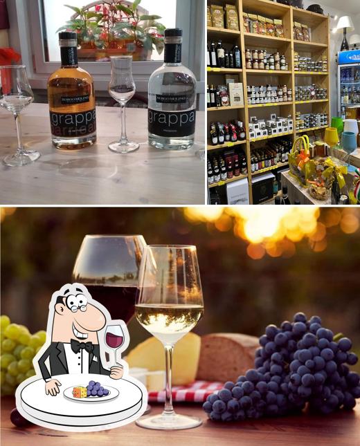 Prenditi un bicchiere di vino a DiVini Pensieri