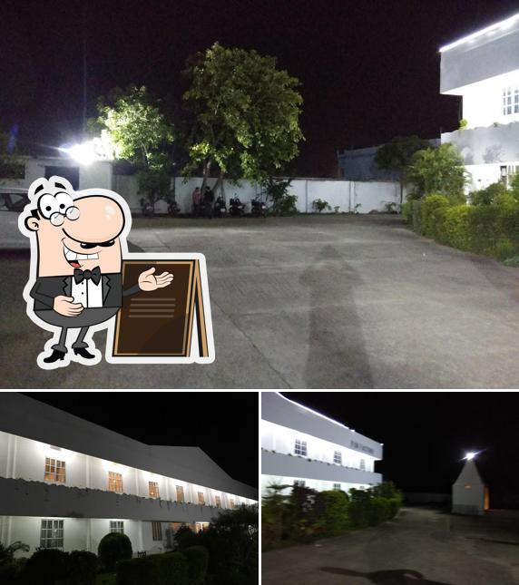 Check out how Jungli Restaurant looks outside