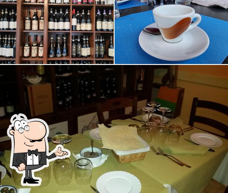 Guarda la foto che presenta la interni e cibo di Vinbar