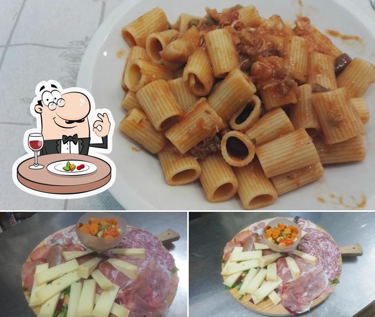 Platti al Pizzeria Ai pioppi